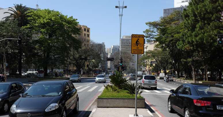 <p>A avenida Paulista deve receber uma ciclovia permanente no ano que vem, segundo a prefeitura</p>