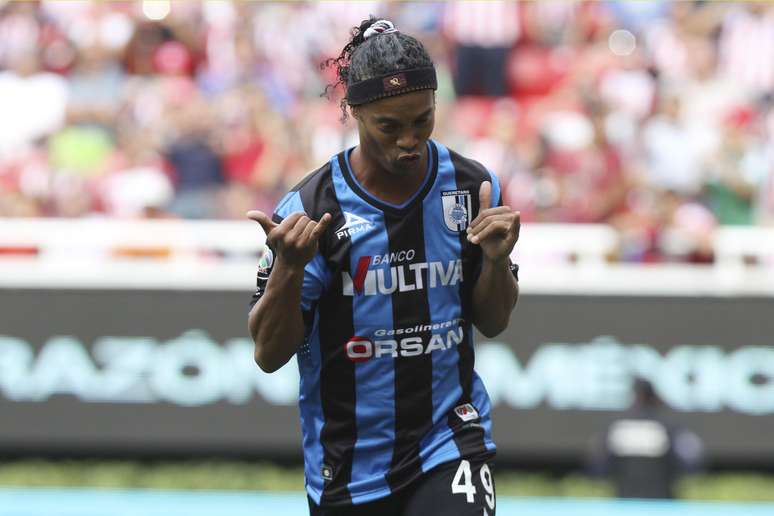 <p>Ronaldinho comemora primeiro gol no futebol mexicano</p>
