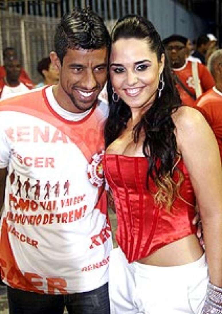 Empresário que beijou o jogador Emerson Sheik é casado há 12 anos