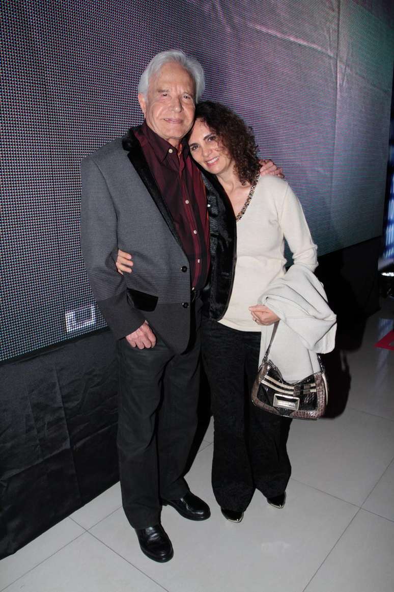 Pr&ecirc;mio Comunique-se homenageia imprensa em SP