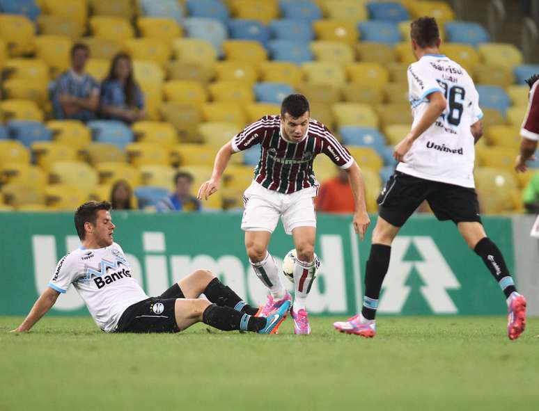 <p>Fluminense e Grêmio duelaram nesta quarta-feira, no Estádio do Maracanã, em busca de vaga no G-4. Apenas o time gaúcho conseguiu entrar na zona de classificação para a próxima Copa Libertadores, graças ao empate por 0 a 0. </p>