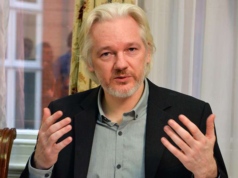 <p>O fundador do&nbsp;WikiLeaks Julian Assange durante entrevista coletiva na embaixada do Equador em Londres, em foto de arquivo de 18 de agosto de&nbsp;2014</p>