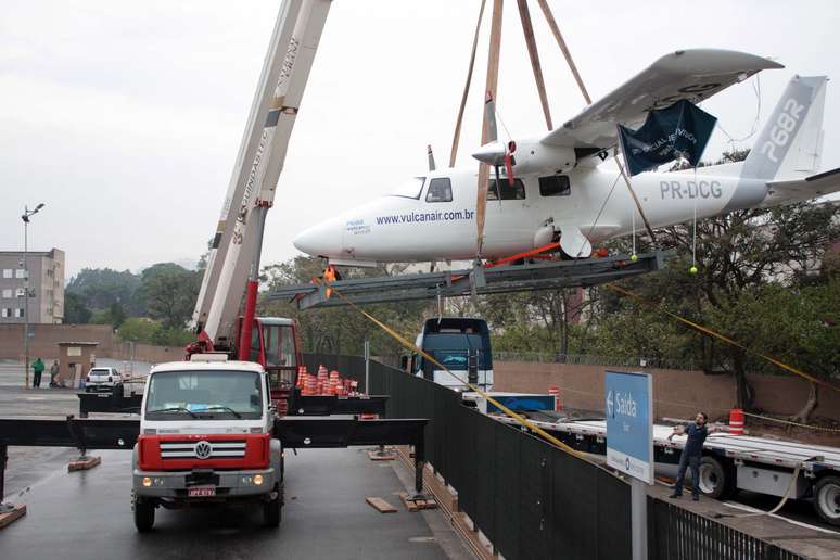 Aeronave saiu da zona norte e foi levada at&eacute; uma exposi&ccedil;&atilde;o na zona sul
