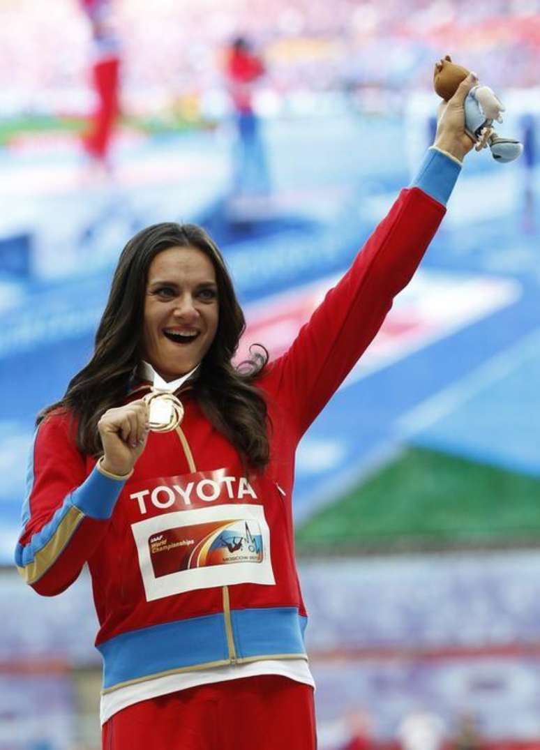 A bicampeã olímpica do salto com vara Yelena Isinbayeva comemora a vitória no Mundial de Atletismo em Moscou. Isinbayeva disse nesta quinta-feira que não vai competir no próximo ano, mas tem como objetivo disputar os Jogos Olímpicos do Rio de Janeiro em 2016 15/08/2013.