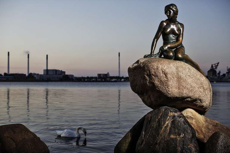<p>Estátua da Pequena Sereia é o mais famoso ponto turístico de Copenhague</p>
