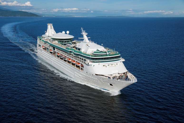 Novas rotas serão feitas a bordo de outra novidade na temporada, o navio Rhapsody of the Seas, que substituirá o Splendour of the Seas, da Royal Caribbean International