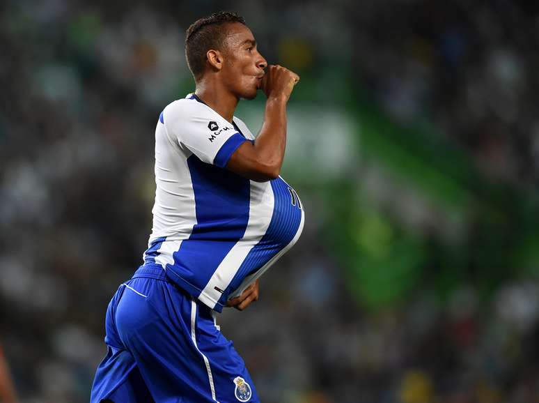 <p>Danilo &eacute; cobi&ccedil;ado pelos dois maiores clubes da Espanha</p>