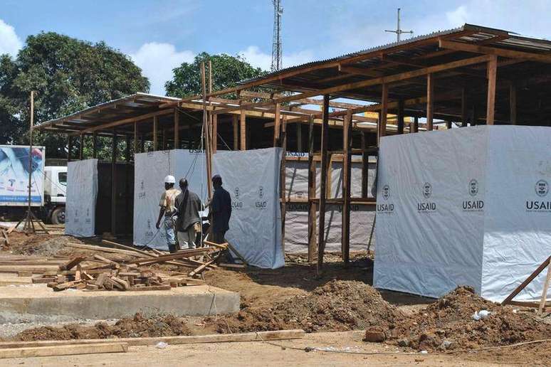 Construção de centro para tratamento de Ebola em Monróvia, na Libéria. 26/09/2014