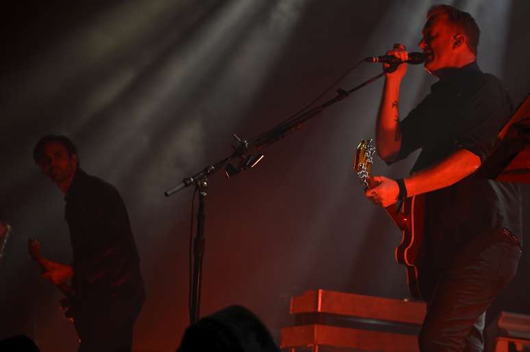 A banda Queens of the Stone Age se apresentou no Espaço das Américas, em São Paulo, nesta quinta-feira (25)