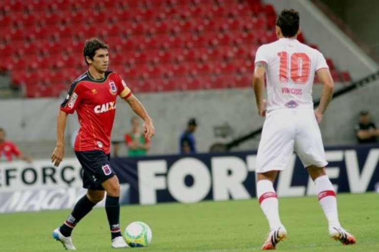 Lúcio Flávio deu a assistência para o único gol do Paraná nesta noite