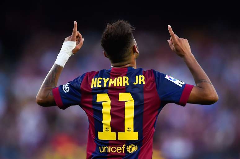 Neymar agradece após marcar três gols no mesmo duelo