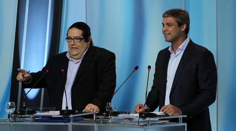  Os candidatos Tarcísio Motta (PSOL) e Lindberg Farias, durante debate da TV Record