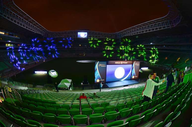 <p>Foi um evento pequeno, mas o Allianz Parque enfim recebeu um teste. Com 3 mil pessoas, a arena do Palmeiras exibiu um filme e mostrou que tudo está praticamente pronto.</p>