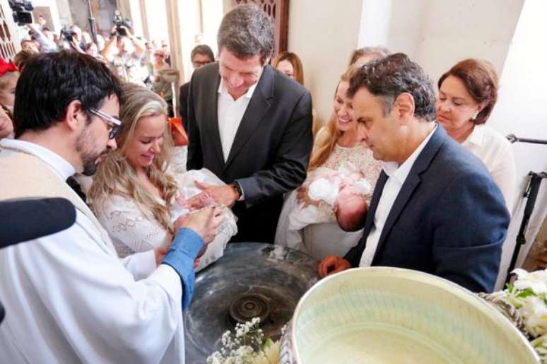 O candidato foi até MG para batizar o casal de filhos neste domingo