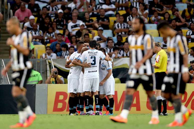 <p>Gr&ecirc;mio venceu Botafogo por 2 a 0</p>