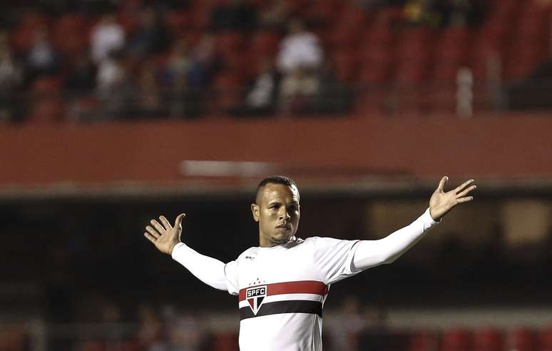 <p>Luís Fabiano só entrou em campo depois que o São Paulo já estava perdendo</p>