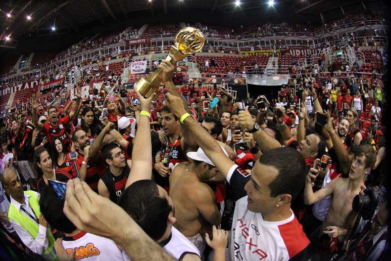 <p>Flamengo faz a festa na HSBC Arena após derrotar o Maccabi Tel Aviv e conquistar a Copa Intercontinental de basquete. </p>