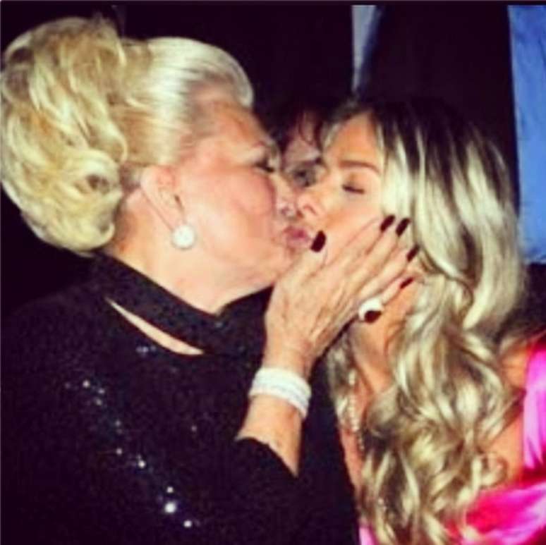 <p>"Quanta saudade... Dois anos sem seus beijos... Suas palavras... Sua risada... Mas com voc&ecirc; no meu cora&ccedil;&atilde;o para sempre, Hebe", postou a apresentadora Adriane Galisteu</p>