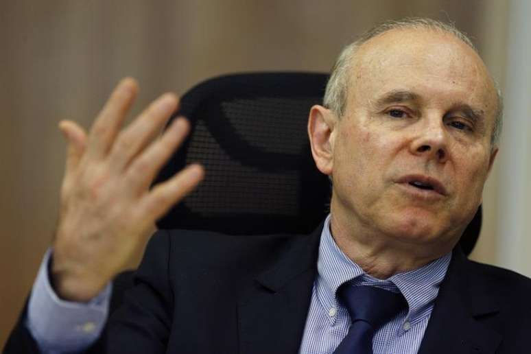 <p>Segundo Mantega, economia brasileira, que entrou em recessão técnica no primeiro semestre, está em trajetória de recuperação</p>