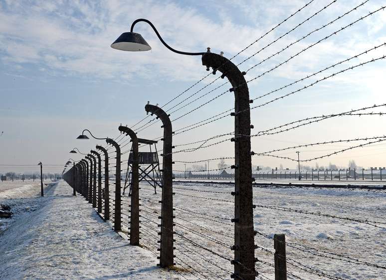 <p>Vista&nbsp;do antigo campo de concentra&ccedil;&atilde;o nazista de Auschwitz-Birkenau, em Oswiecim, Pol&ocirc;nia, em janeiro de 2014</p>