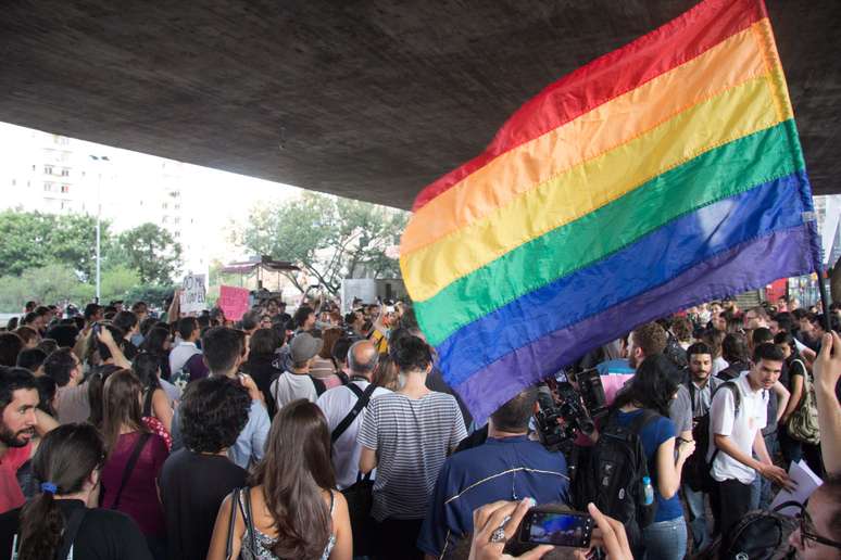 Beijaço LGBT (Lésbicas, Gays, Bissexuais, Travestis e Transexuais) no vão livre do MASP, na Avenida Paulista, na região central de São Paulo