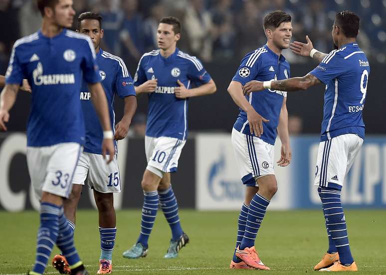 <p>Jogadores do Schalke 04 comemoram gol de Huntelaar</p>