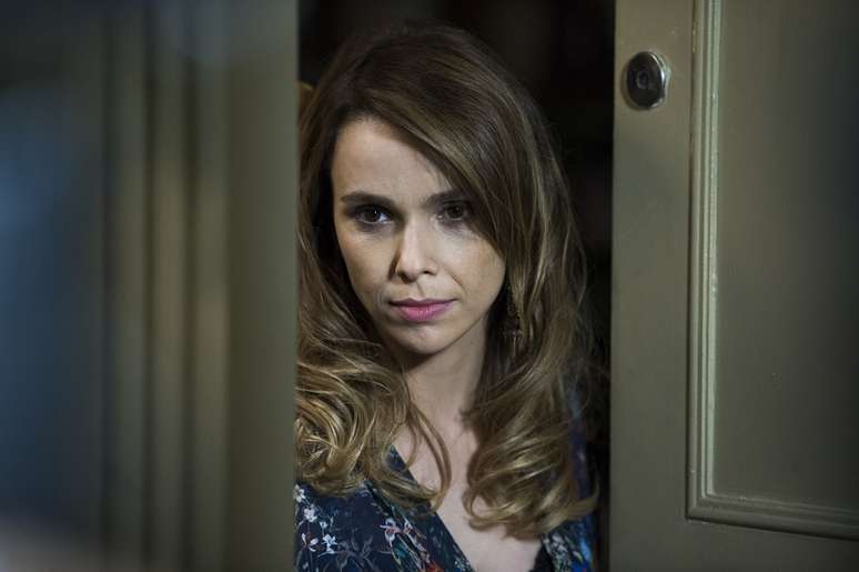 Débora Falabella aposta em ondas para ‘Dupla Identidade’