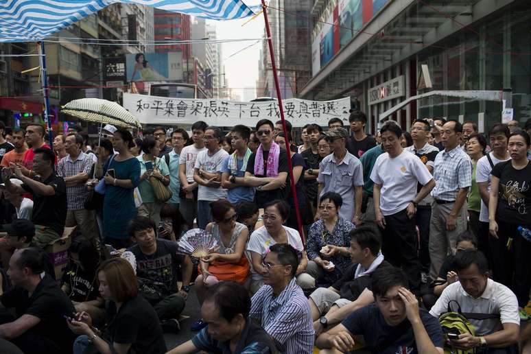 Manifestantes se reúnem em ruas de Hong Kong contra governo atual e pedem eleições