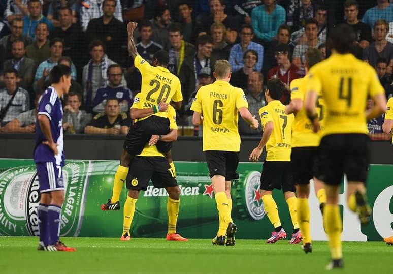 Jogadores do Borussia Dortmund festejam na vitória sobre o Anderlecht