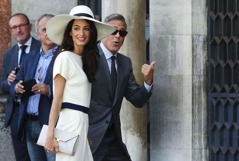 <p>George Clooney e sua mulher, Amal Alamuddin, chegam para casamento civil em Veneza</p>