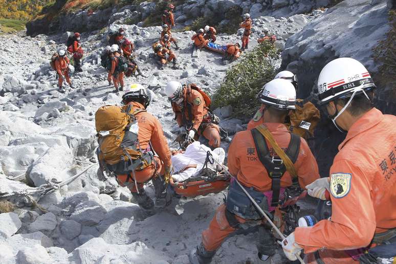 Equipes de resgate encontraram outros 12 corpos na montanha após erupção 