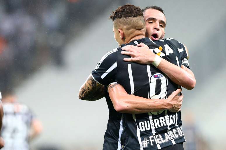 <p>Renato Augusto deu cruzamento para Guerrero deixar o Corinthians na frente</p>