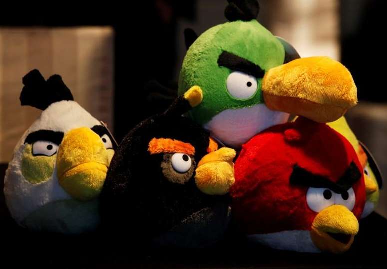 Imagen de archivo de unos juguetes de Angry Birds exhibidos en una rueda de prensa en Hong Kong, jul 3 2012. La firma Rovio, creadora de juegos para teléfonos móviles, planea recortar hasta 130 puestos de trabajo en Finlandia, un 16 por ciento de su fuerza laboral, debido a un crecimiento menor al esperado y a la necesidad de contar con una estructura más simple.