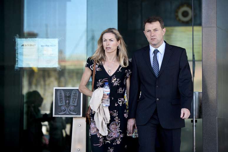 <p>Kate e Gerry McCann deixam a Corte em Lisboa, em 8 de julho, após dar declarações sobre o caso do desaparecimento da filha</p>