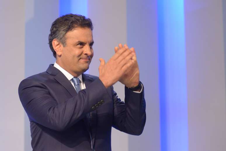 <p>Candidato do PSDB, A&eacute;cio Neves, durante debate na TV Globo</p>