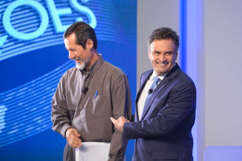 <p>Candidato Eduardo Jorge ao lado de Aécio Neves no debate eleitoral</p>