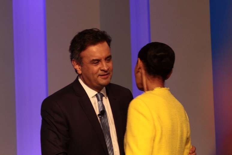 <p>Aécio Neves e Marina Silva antes do debate da Globo</p>