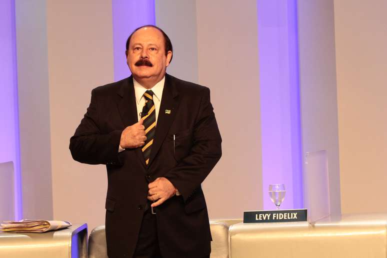 Levy Fidelix foi confrontado por Luciana Genro e Eduardo Jorge por declarações contra gays no debate anterior