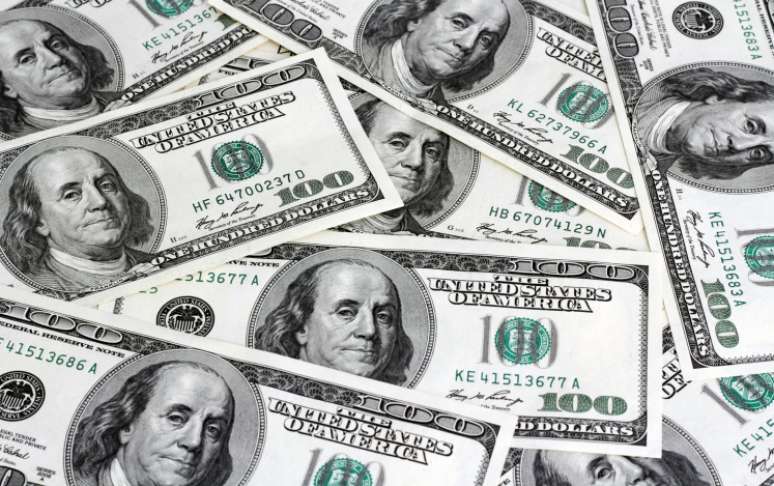 <p>Dólar recua após o resultado do primeiro turno das eleições</p>