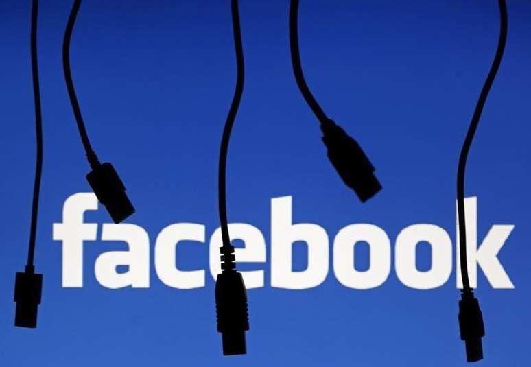 <p>O Facebook e outras redes sociais são espaços para a conexão entre amigos e pessoas que não se conhecem</p>