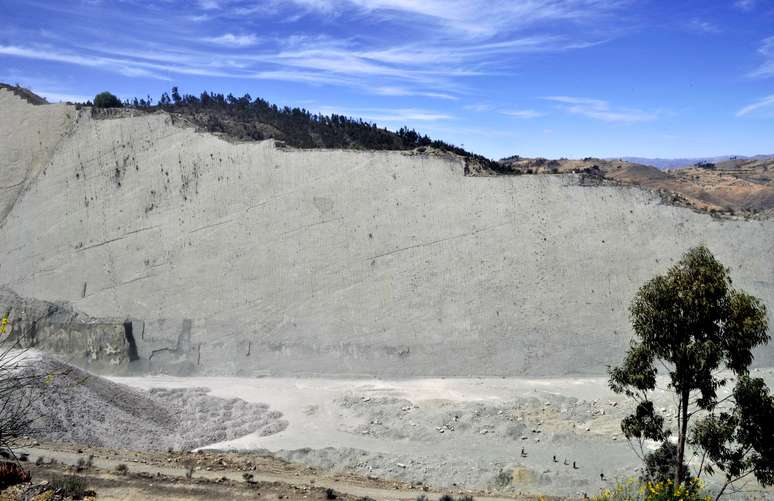 Fábrica de cimento coloca em xeque a preservação de reserva