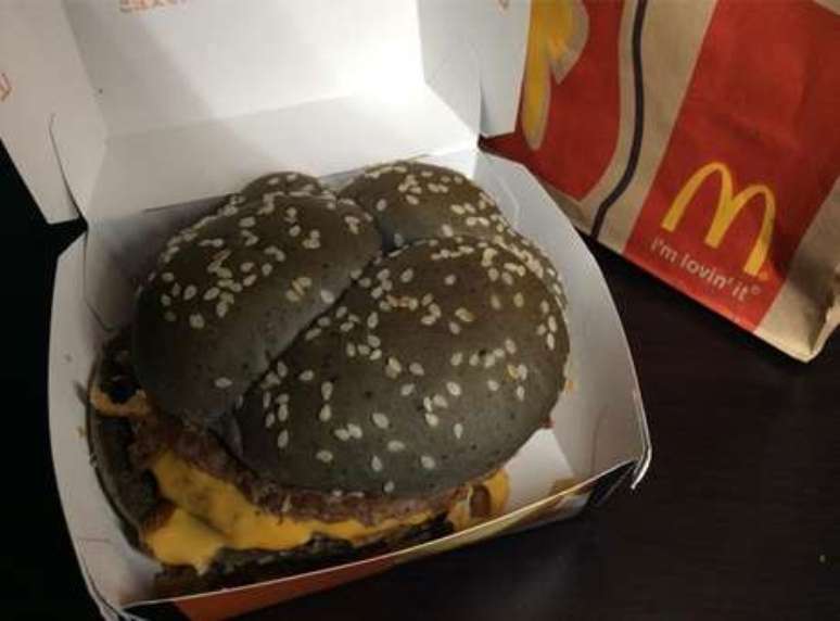 McDonald's faz lanche com pão preto