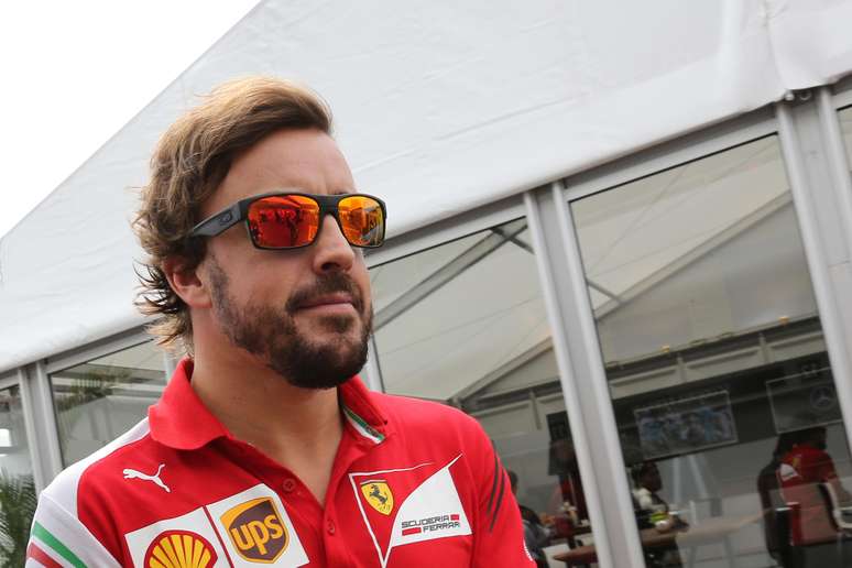 Especulado para deixar a Ferrari, Fernando Alonso larga em quinto