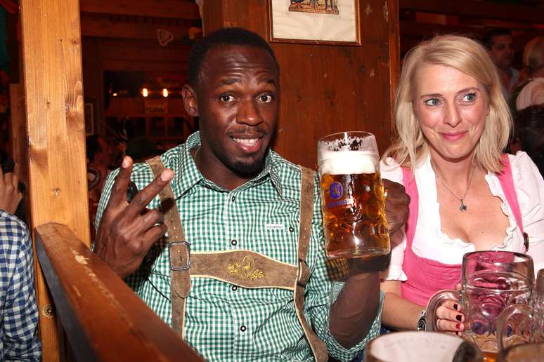 Usain Bolt se diverte na Oktoberfest de Munique