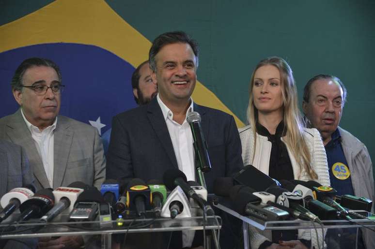 <p><span style="font-size: 15.1999998092651px;">Aécio concedeu entrevista coletiva no comitê central da campanha, no centro de Belo Horizonte</span></p>