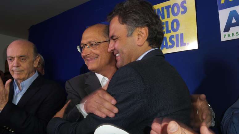 <p>Alkmin e Aécio Neves no comitê de campanha do senador mineiro </p>