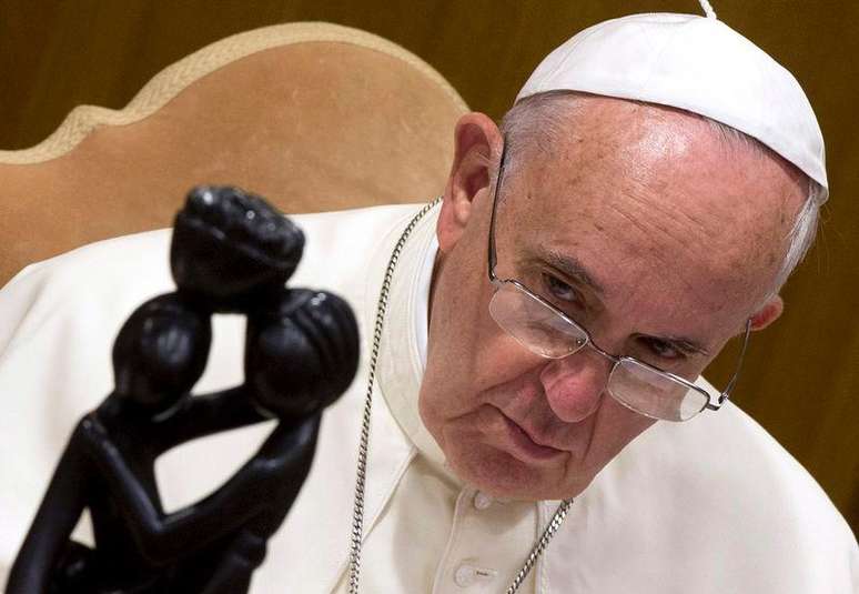 O papa Francisco comanda o encontro mundial de bispos, na sala Paulo 6º, no Vaticano, nesta segunda-feira. 06/10/2014