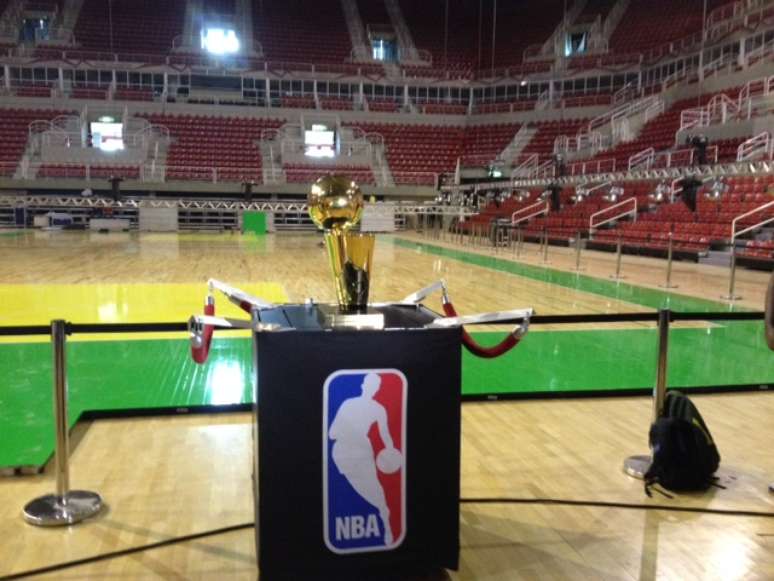 <p>Quadra é pintada de verde e amarelo para jogo da NBA</p>