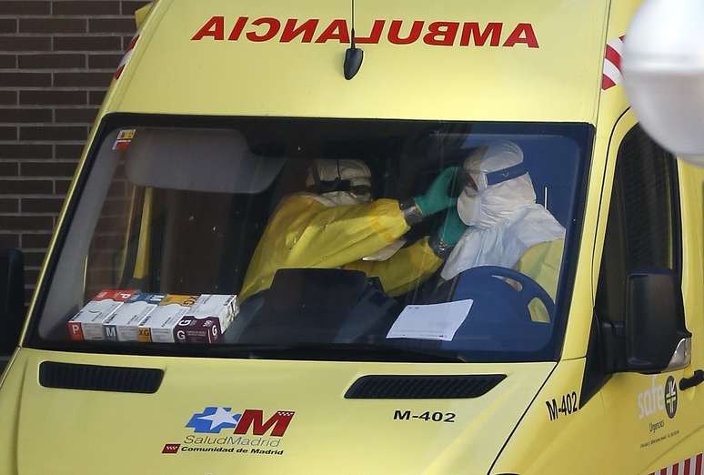 Mais uma enfermeira foi internada nesta quarta-feira na Espanha