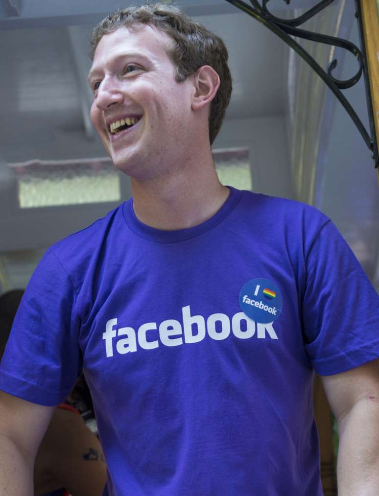 <p>Fundador e presidente-executivo do Facebook, Mark Zuckerberg conclui recentemente a compra do WhatsApp por US$ 33 bilhões</p>